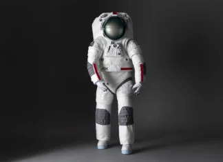 Lusso in the space: Prada disegna le tute NASA per gli astronauti