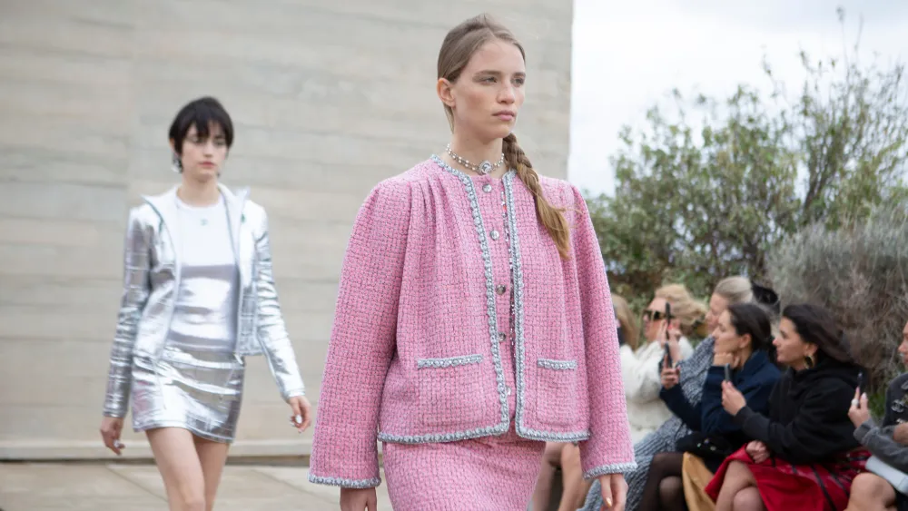 Chanel ha rivelato che la prossima sfilata Cruise 2026 si terrà in Italia: ecco dove