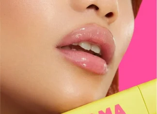 Il rossetto della Gen Z? È il Byoma Liptide: non secca, è glossy ed è quasi impossibile acquistarlo