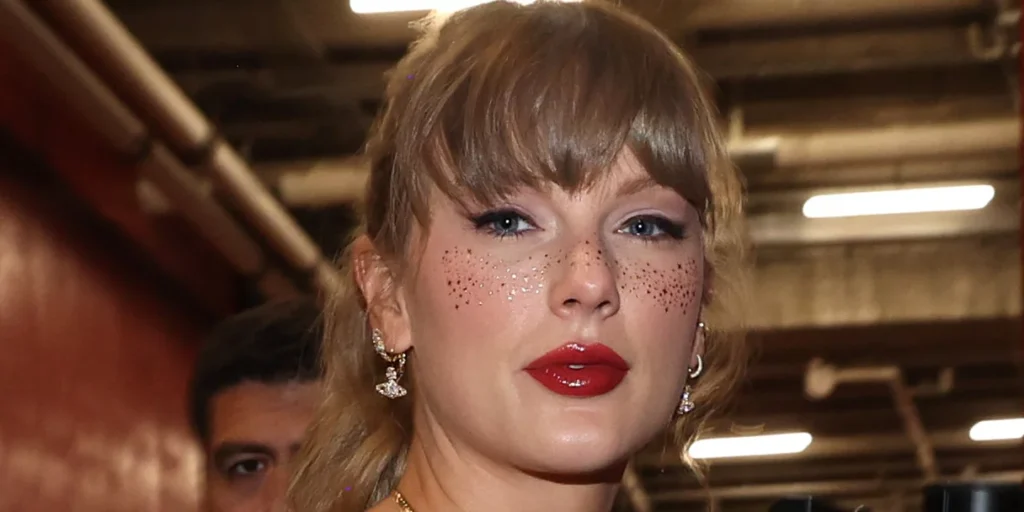 glitter freckles Taylor Swift