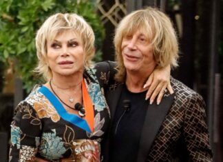 C’è una crisi tra Enzo Paolo Turchi e Carmen Russo, c’entrerebbe un conduttore: “Lui ha sempre avuto una cotta per lei”