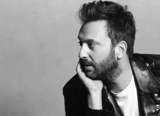 Il pianista di David Bowie suona in “Ragazze facili”, il nuovo singolo di Cesare Cremonini Classifica Radio 18-24 ottobre: Cesare Cremonini in testa per la seconda settimana consecutiva