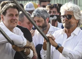 Giuseppe Conte “licenzia” Beppe Grillo: stop al contratto da 300mila euro giuseppe conte beppe grillo