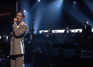 Damiano David torna da Jimmy Fallon, stavolta senza Måneskin: il video dell’esibizione Damiano David