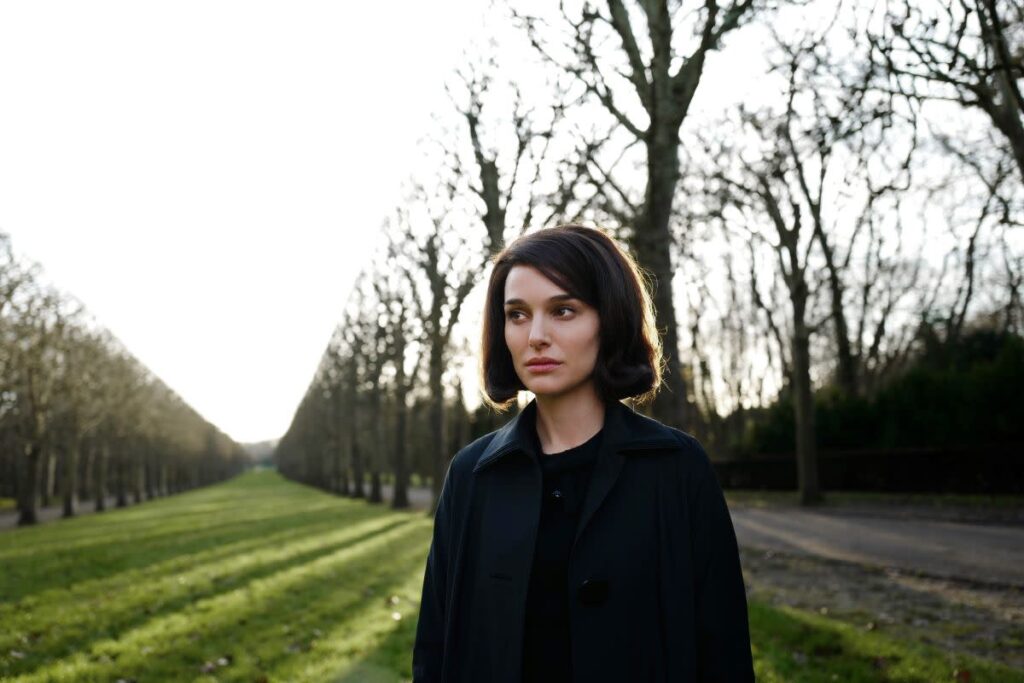 Natalie Portman nel ruolo di Jacqueline Kennedy in una scena del film Jackie - Photo credits hubpages.com