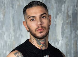 Emis Killa, perquisita la casa del rapper: i rapporti con la tifoseria del Milan Emis Killa coinvolto nell'inchiesta tifoserie: perquisita la casa dell'artista