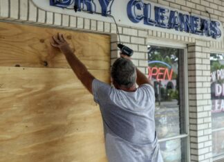 Uragano Milton in arrivo in Florida, la sindaca: “Evacuate o morirete”