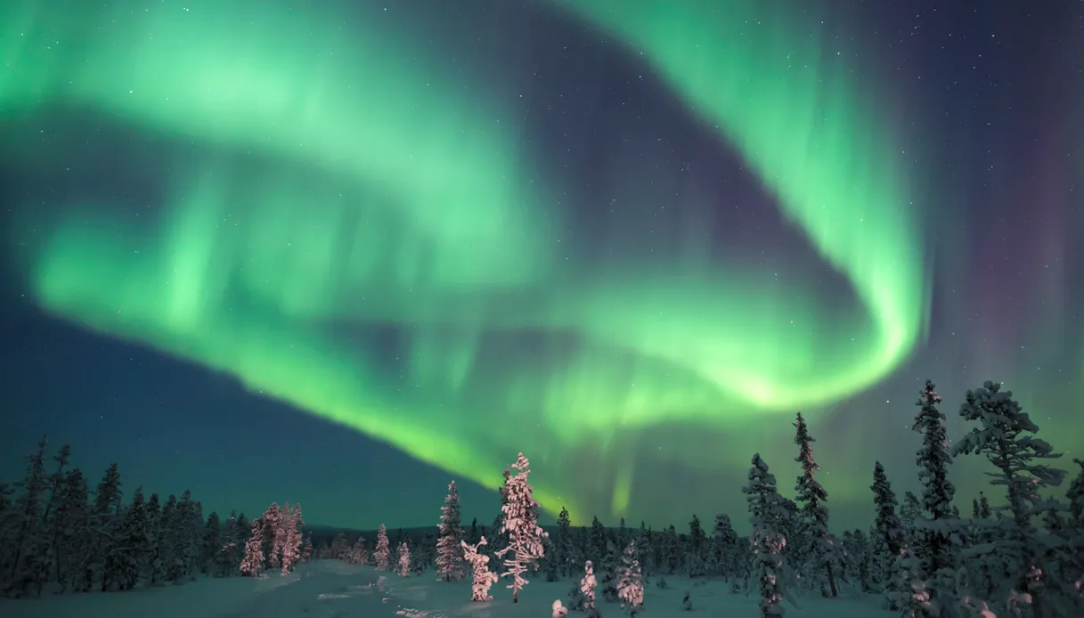 Tempesta solare e possibile Aurora Boreale in Italia nella notte fra il 10 e l’11 ottobre: Tutti i dettagli