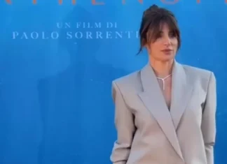Il vero protagonista del Festival del Cinema di Roma è il tailleur grigio di Luisa Ranieri luisa ranieri