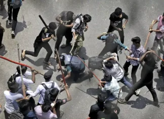 La protesta in Bangladesh potrebbe danneggiare l’industria tessile per 400 milioni