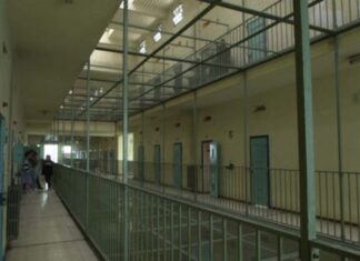 Cellulari e droga nel carcere di Rebibbia, in 41 rischiano processo