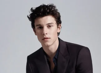 Shawn Mendes parla delle voci sulla sua sessualità: «Un’intrusione in qualcosa di molto personale» shawn mendes