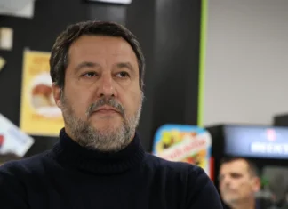 Salvini vuole chiudere “i centri sociali occupati dai comunisti”