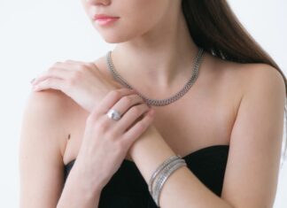 Caratteristiche imprescindibili di un anello in oro da donna artigianale