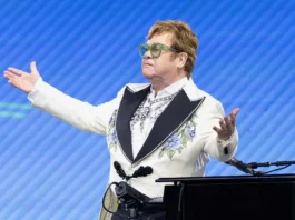 La preoccupante rivelazione di Elton John: «Non riesco a vedere né leggere niente»