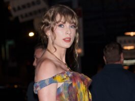 Taylor Swift (è ufficiale) ha lanciato la moda dei corset dress: il suo look total Vivienne Westwood a New York