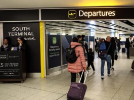 Aeroporto di Gatwick evacuato per valigia sospetta: caos e disagi