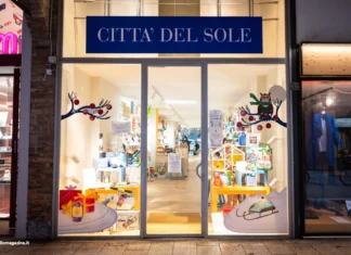 Città del Sole lancia la Xmas save the Queen, la crema corpo che salva le api (ed è un omaggio) città del sole