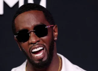 Diddy, l’avvocato Tony Buzbee denunciato per un tentativo di estorsione Diddy, scatta la denuncia per l'avvocato Tony Buzbee