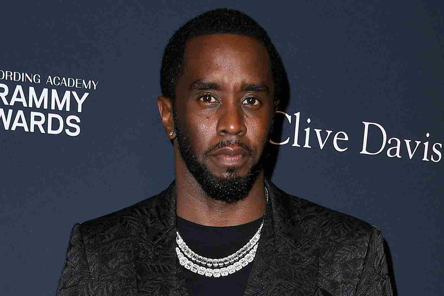 Diddy: “Sta ostacolando la giustizia dal carcere dai suoi social”