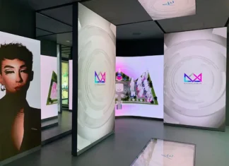 Fermi tutti, Extralandia arriva finalmente in Rinascente: ecco dove trovare tutti i prodotti make-up di Damn Tee extralandia