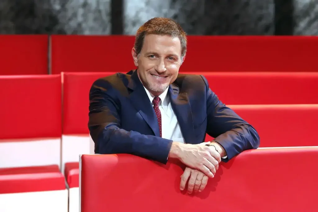Striscia La Notizia, il servizio di Francesco Mazza su Massimo Giannini e lo smart working