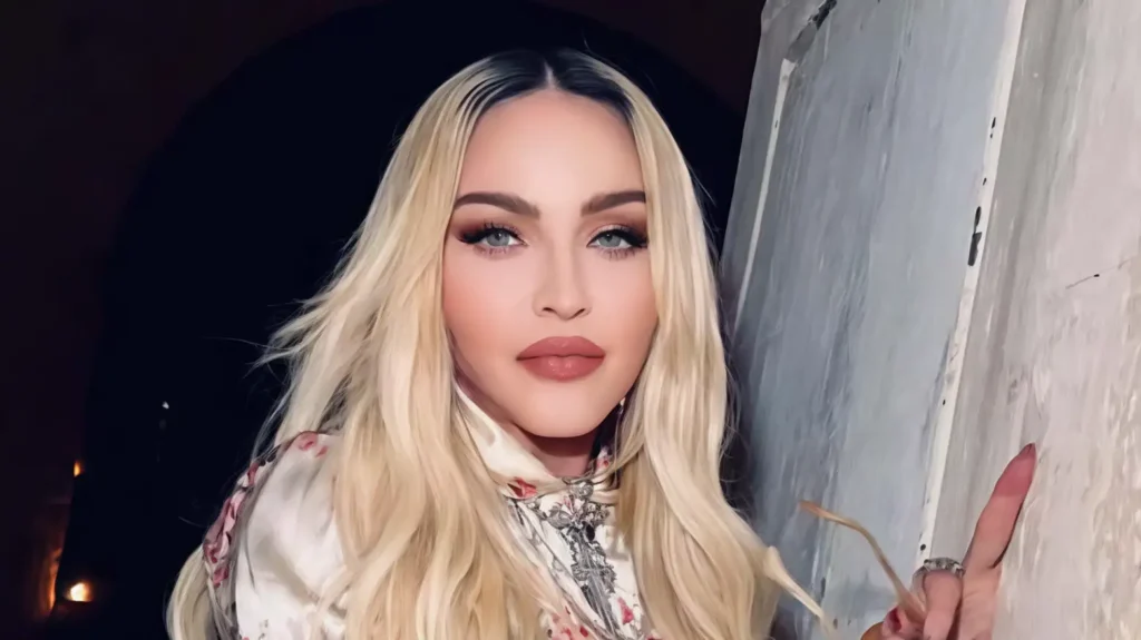 Madonna sta pensando di trasformare il biopic in una serie tv: "Tutto nella mia vita sta per essere messo in discussione"