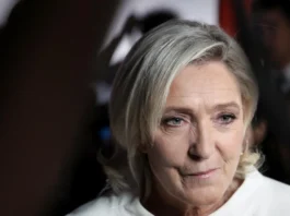 La procura di Parigi ha chiesto il carcere e l’interdizione dai pubblici uffici per Marine Le Pen marine le pen