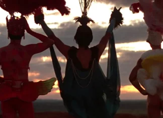 A che punto siamo con il sequel di Priscilla – La regina del deserto? Ne parla Hugo Weaving
