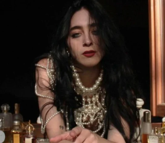 L’iconica Sinister lancia (finalmente) la sua linea di profumi: da Tik Tok sbarca in Rinascente con Matilda Morri Beauty