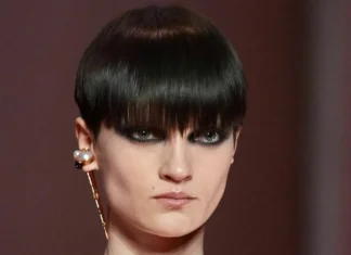 Il bowl cut di Versace è il taglio corto che fa impazzire tutti