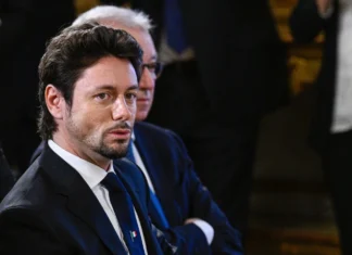 Il mea culpa di Andrea Giambruno a Dritto e Rovescio: «La mia vita si è sgretolata nell’arco di una notte» andrea giambruno