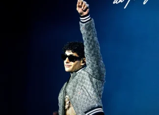 Tony Effe, dopo lo stop al Circo Massimo, il concerto di Capodanno al Palazzo Dello Sport di Roma Tony Effe annuncia il concerto al Palazzo Dello Sport di Roma