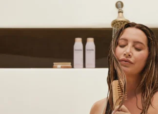 Ashley Tisdale ha lanciato la sua prima linea haircare Frenshe: parola d’ordine, scalp health e idratazione