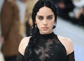 Billie Eilish ha svelato come realizzare il suo perfect makeup siren eyes su TikTok