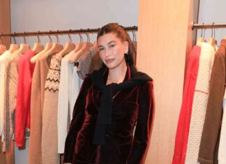 Hailey Bieber ha svelato l’inspo fashion di questo Natale all’inaugurazione del negozio di Gigi Hadid