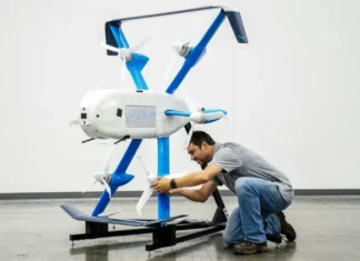 Per la prima volta nella storia Amazon ha fatto una consegna con un drone