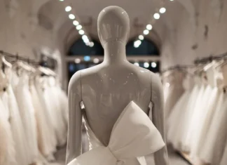 Atelier Emé inaugura il nuovo store in via della Spiga a Milano tra rosa e glitter