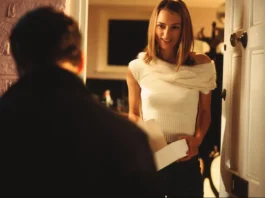 Keira Knightley, sul set di Love Actually, dice che la scena del cartellone era “inquietante”
