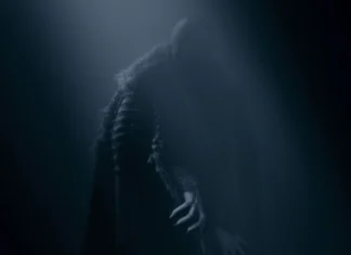 La trasformazione di Bill Skarsgård in Nosferatu ha impiegato oltre 6 ore e diversi pezzi prostetici per essere realizzata