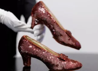 28 milioni di dollari e un simbolo iconico della moda e del cinema: ufficialmente vendute le scarpette rosse del Mago di Oz