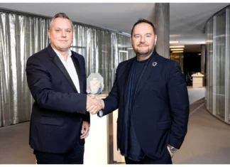 Arriva una collab sparkling: Swarovski x Coty insieme per l’innovazione e l’estetica pop nel beauty