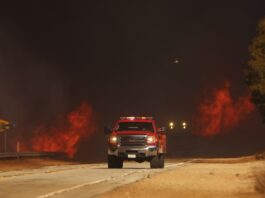 Nuovo incendio a Los Angeles: ordine di evacuazione per più di 30mila persone