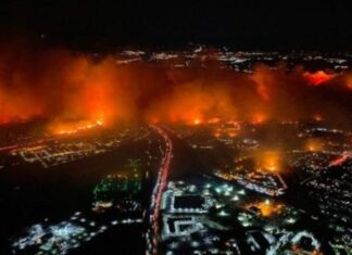 Los Angeles colpita da due grandi incendi, 180mila senza elettricità, 40mila sfollati