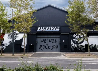 Agguato all’Alcatraz di Milano: una coppia aggredita da dieci persone