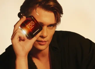 Nicholas Galitzine è il nuovo volto magnetico di Emporio Armani Perfume (scelto personalmente da Armani)