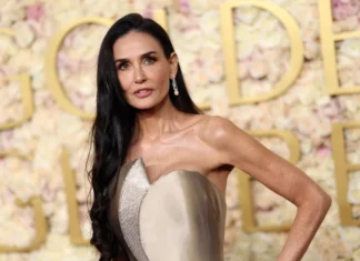 Tutti i segreti beauty dietro al makeup ageless di Demi Moore ai Golden Globes 2025