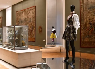 Louvre Couture: quando l’arte e il fashion creano un dialogo inaspettato