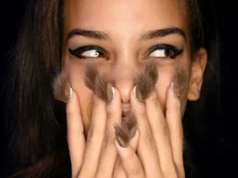 Le fluffy nails sono il nuovo trend unghie che sta facendo impazzire TikTok