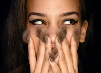 Le fluffy nails sono il nuovo trend unghie che sta facendo impazzire TikTok